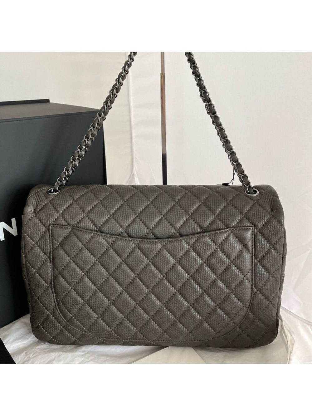 CHANEL XXL Jumbo Classic Flap Bag - Picture 4 of 16